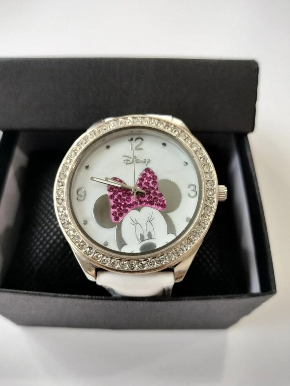 Disney Minnie Mouse Accutime Watch Rhinestones New Battery Leather Band Gift Box